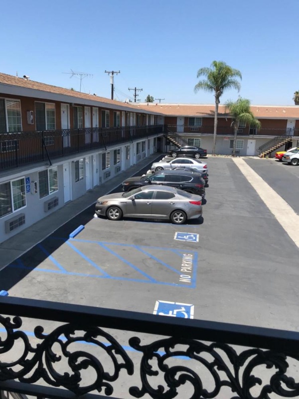 Castaway Motel image 22