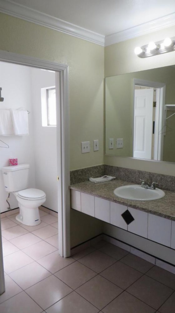 Castaway Motel image 8